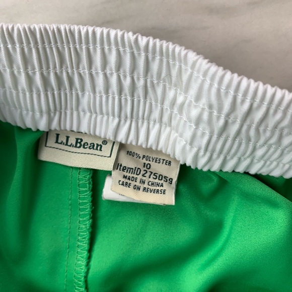 Throw-back style green athletic shorts - Picture 2 of 3